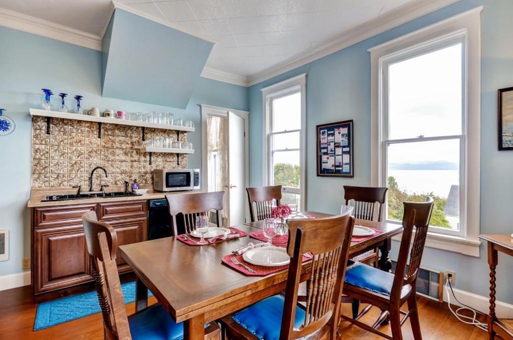 Astoria Painted Lady Historic Apt With River View! Exterior photo