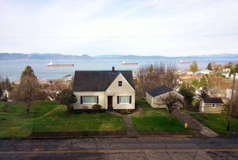 Astoria Painted Lady Historic Apt With River View! Exterior photo