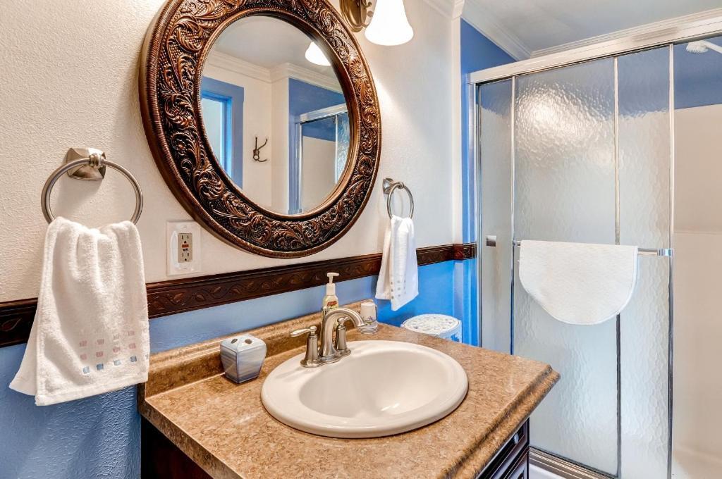 Astoria Painted Lady Historic Apt With River View! Exterior photo