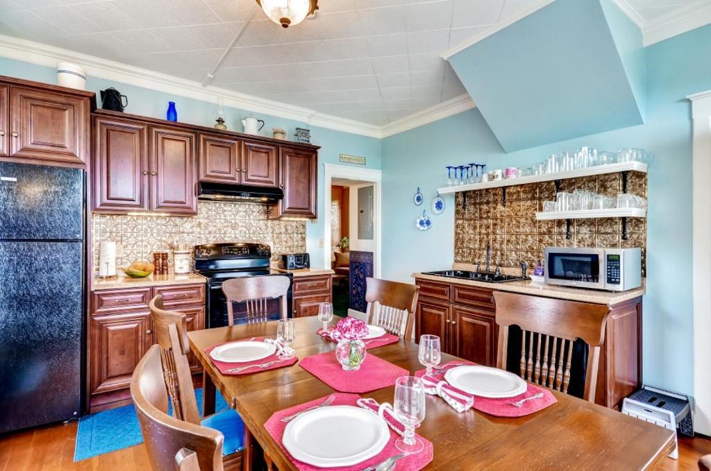 Astoria Painted Lady Historic Apt With River View! Exterior photo