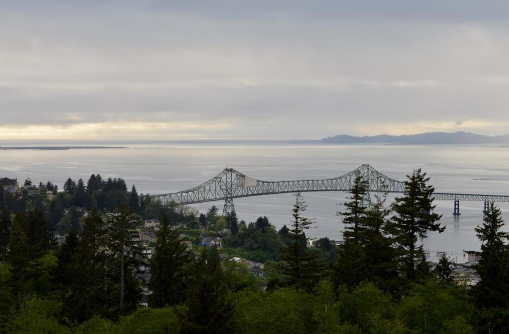 Astoria Painted Lady Historic Apt With River View! Exterior photo